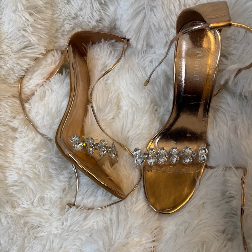 Elegant Gold Women's Heels with Crystal Embellishments